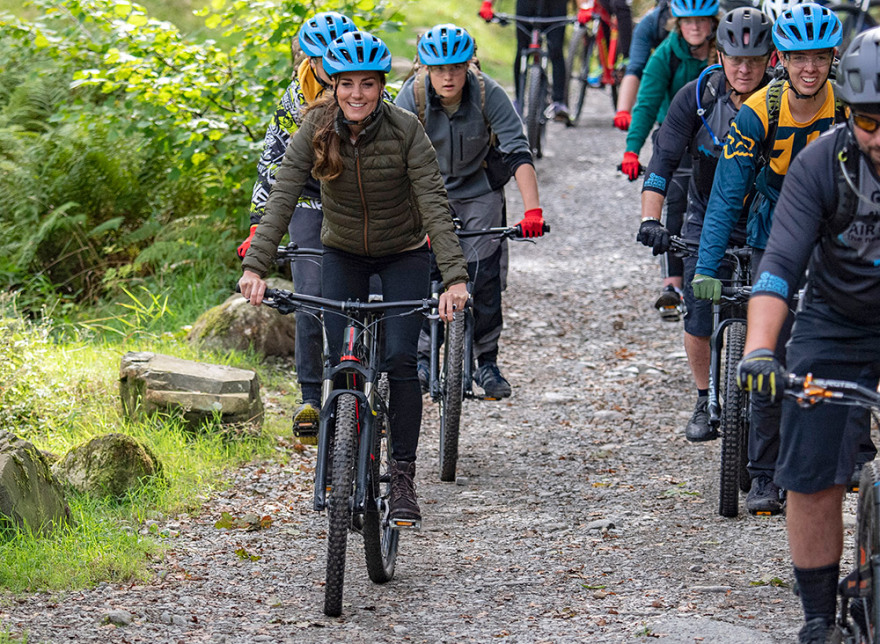 Η Δούκισσα των extreme sports: Η Κέιτ Μίντλετον κάνει mountain bike και ορειβασία - Δείτε φωτογραφίες