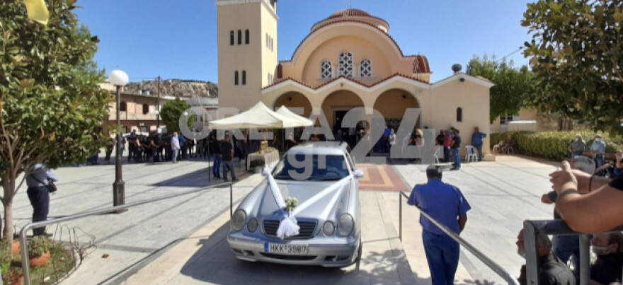 Τροχαίο στο Ηράκλειο: Σε κλίμα οδύνης η κηδεία του 17χρονου Ματθαίου που σκοτώθηκε με τον φίλο του