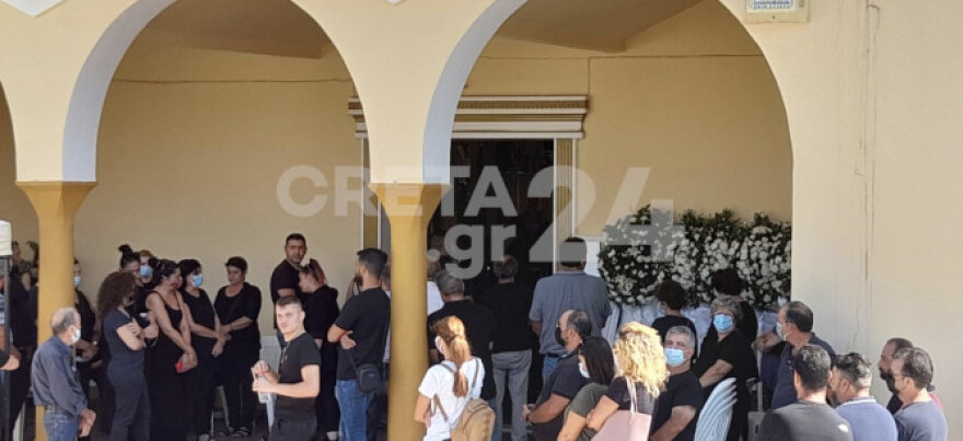 Τροχαίο στο Ηράκλειο: Σε κλίμα οδύνης η κηδεία του 17χρονου Ματθαίου που σκοτώθηκε με τον φίλο του