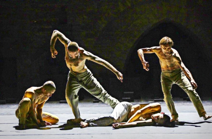 Άκραμ Καν: Ο πολυβραβευμένος, κορυφαίος δημιουργός ξορκίζει το κακό