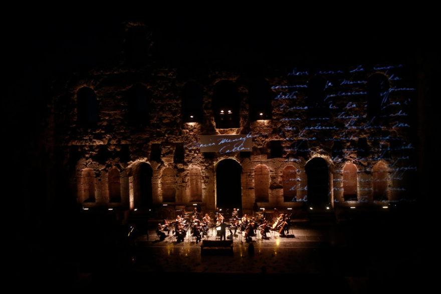 Μόνικα Μπελούτσι: Ανέβηκε στην σκηνή του Ηρωδείου ως Μαρία Κάλλας - Δείτε βίντεο και φωτογραφίες