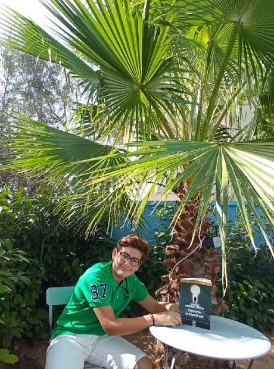 Δημοσθένης Δεσποτίδης: Ο 14χρονος βραβευμένος ποιητής μιλά στο protothema.gr για την ποιητική του συλλογή 