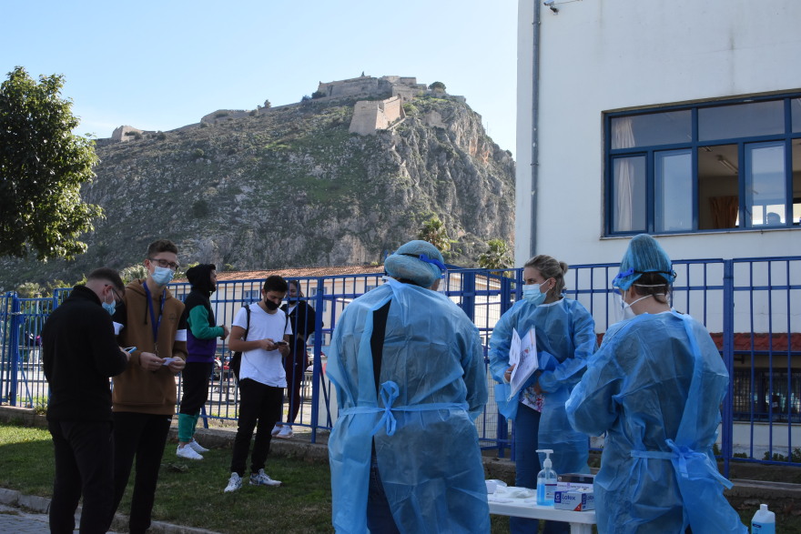 Σχολεία: «Επιχείρηση» προστασίας απέναντι στους αρνητές - Πληθαίνουν τα περιστατικά επιθέσεων