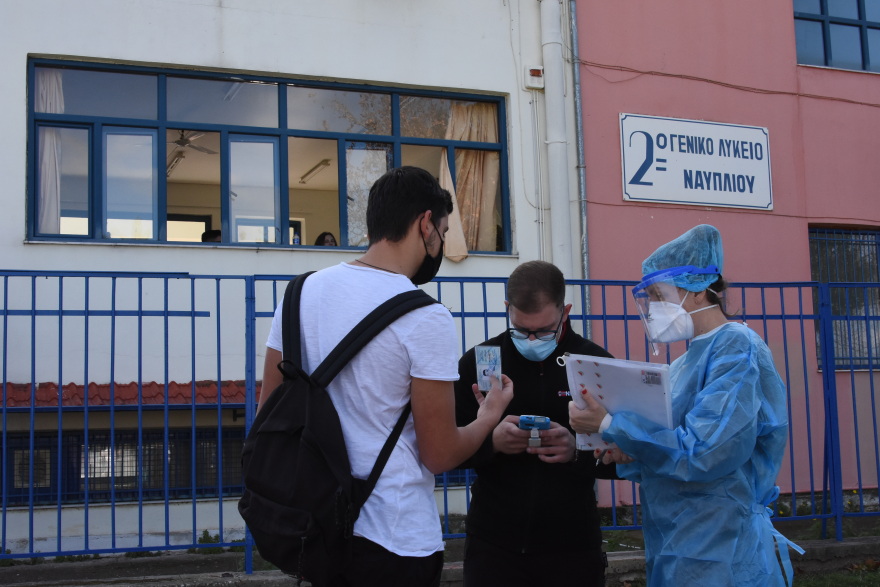 Σχολεία: «Επιχείρηση» προστασίας απέναντι στους αρνητές - Πληθαίνουν τα περιστατικά επιθέσεων