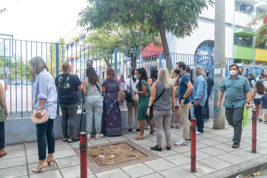 Κορωνοϊός: Βόρεια Ελλάδα και σχολεία έχουν σημάνει συναγερμό σε κυβέρνηση και ειδικούς