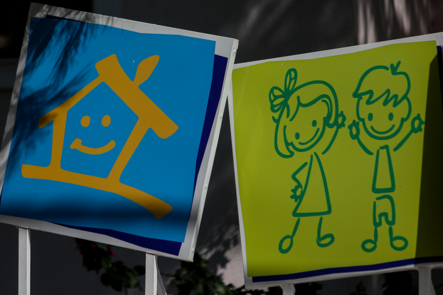 Βάρκιζα: Σε κατάσταση σοκ το κοριτσάκι που «ξέχασαν» μόνο του μέσα σε σχολικό λεωφορείο για 4 ώρες