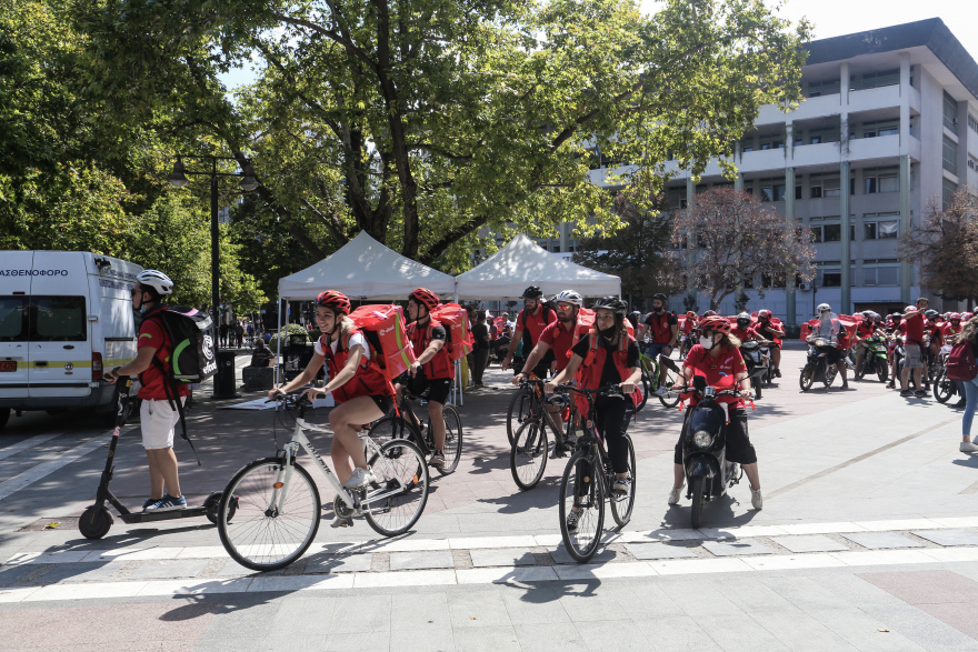 Χατζηδάκης για ντελίβερι: «Μυθοπλασία ότι ο νόμος δεν στηρίζει την πλήρη απασχόληση» - Μοτοπορεία ντελιβεράδων