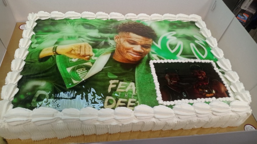 AntetokounBros: Με σουβλάκια γιόρτασαν την απόκτηση της ελληνικής ιθαγένειας - Φωτογραφίες