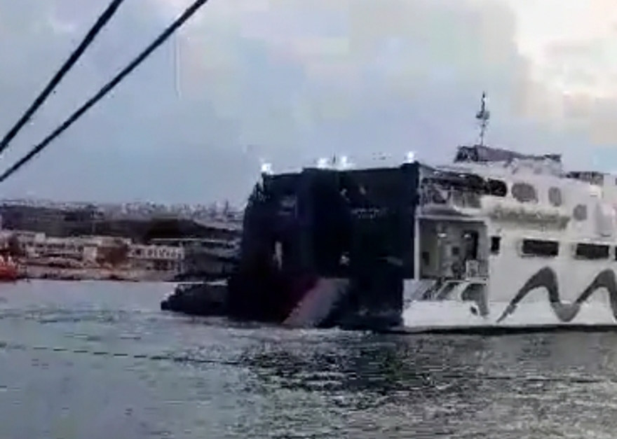 Δείτε βίντεο: Έσπασε καταπέλτης πλοίου στο λιμάνι του Πειραιά - Ταλαιπωρία για τους επιβάτες 