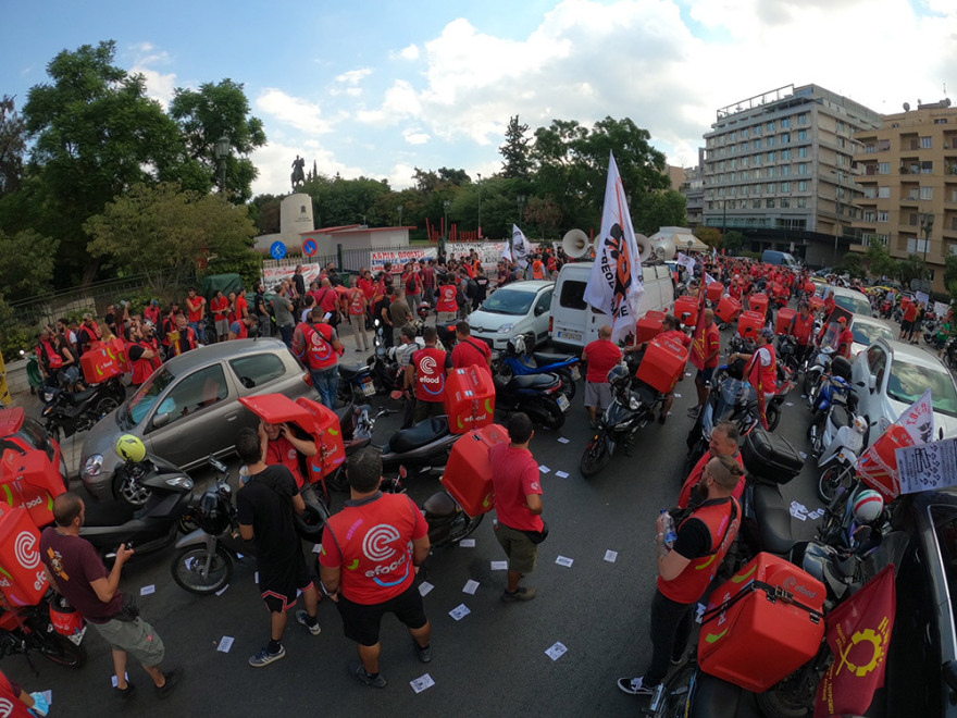 Efood: Στους δρόμους οι ντελιβεράδες - Ξεκίνησε η μοτοπορεία
