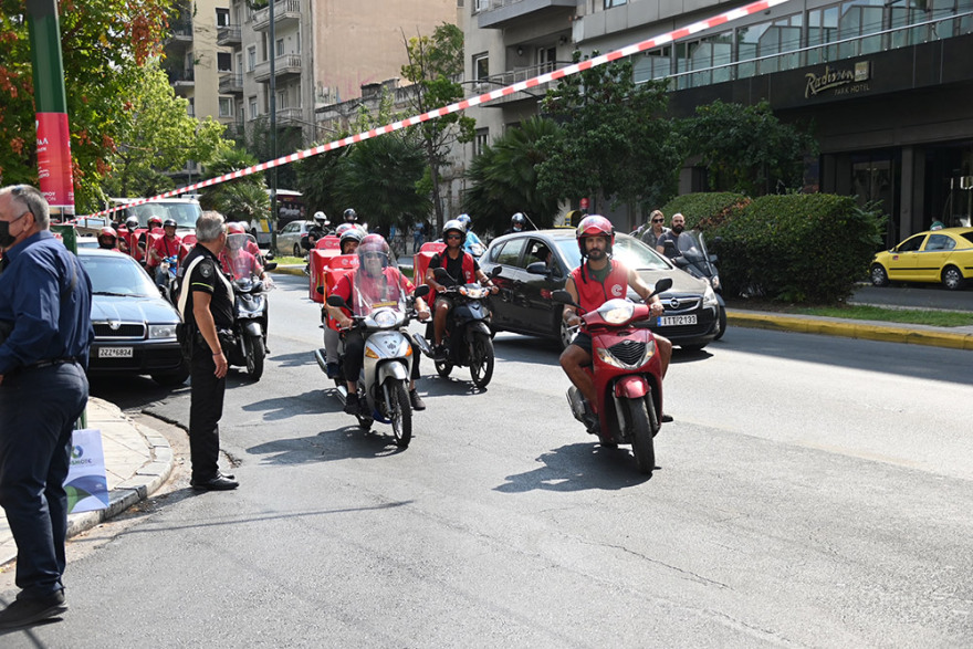 Efood: Στους δρόμους οι ντελιβεράδες - Ξεκίνησε η μοτοπορεία