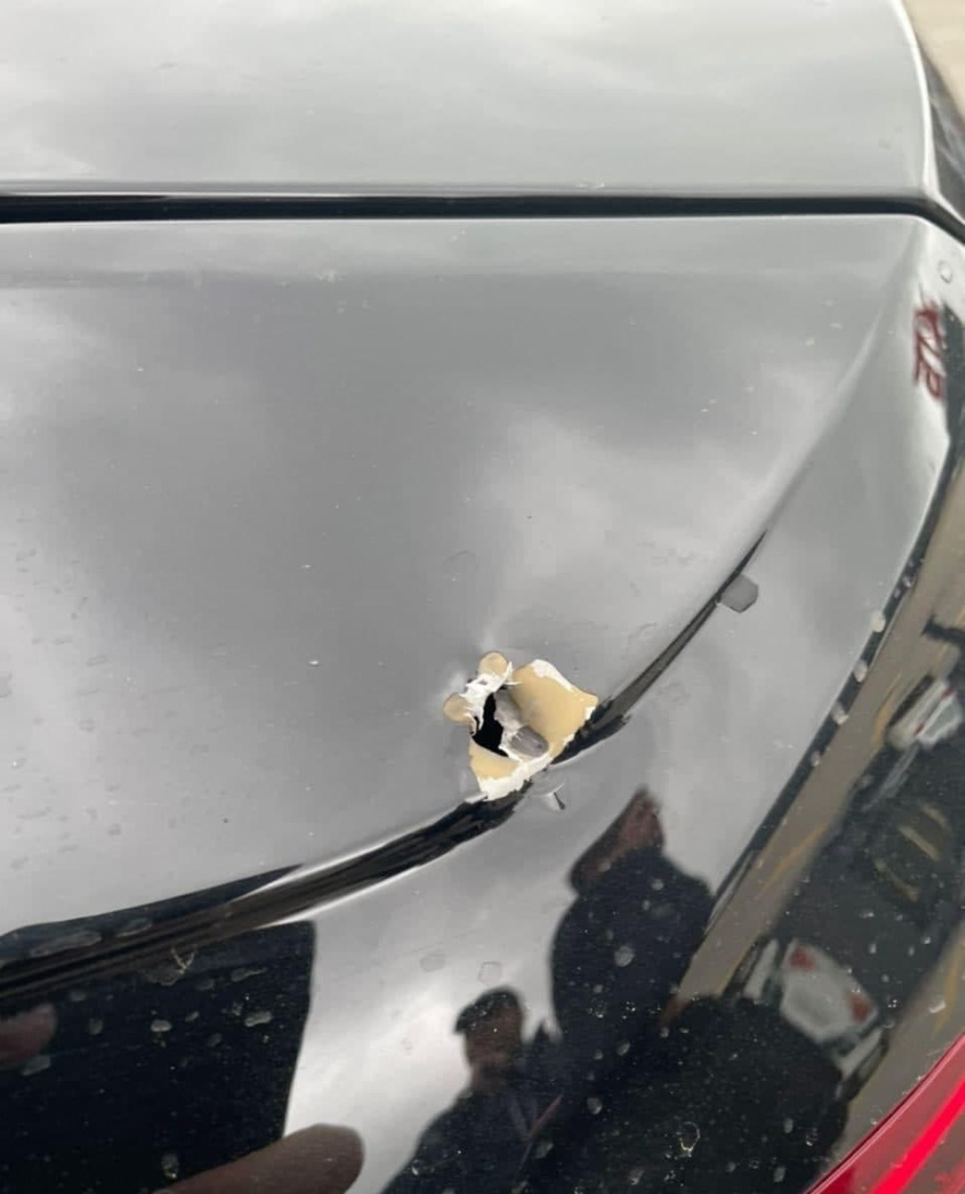 Ουκρανία: «Γάζωσαν» αυτοκίνητο που μετέφερε σύμβουλο του προέδρου Ζελένσκι - Τραυματίστηκε ο οδηγός