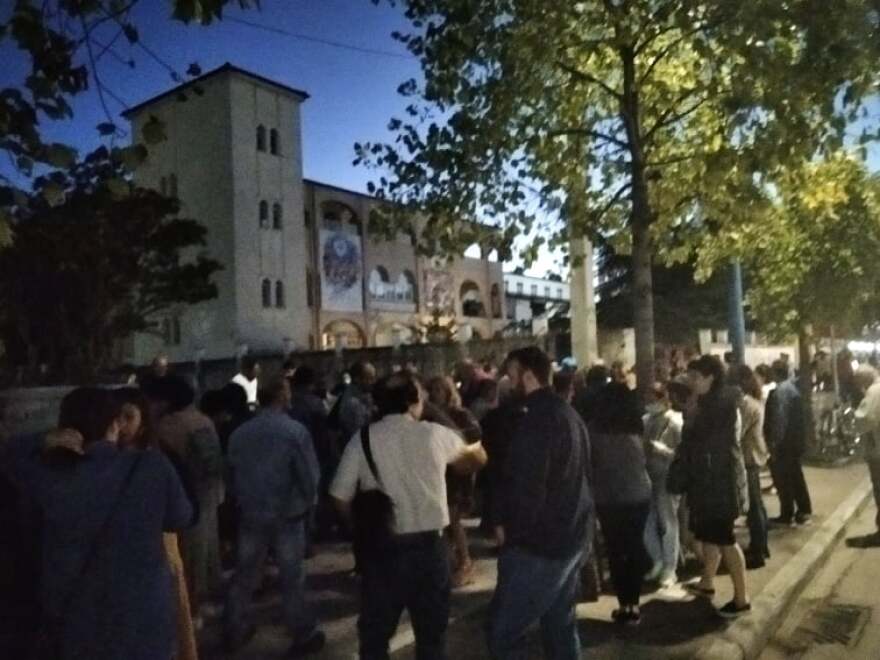 Μητροπολίτης «τρολάρει» αντιεμβολιαστές: Έβγαλε ανακοίνωση για «πανελλαδική συγκέντρωση»... 48 ατόμων και τους κέρασε σοκολατάκια!