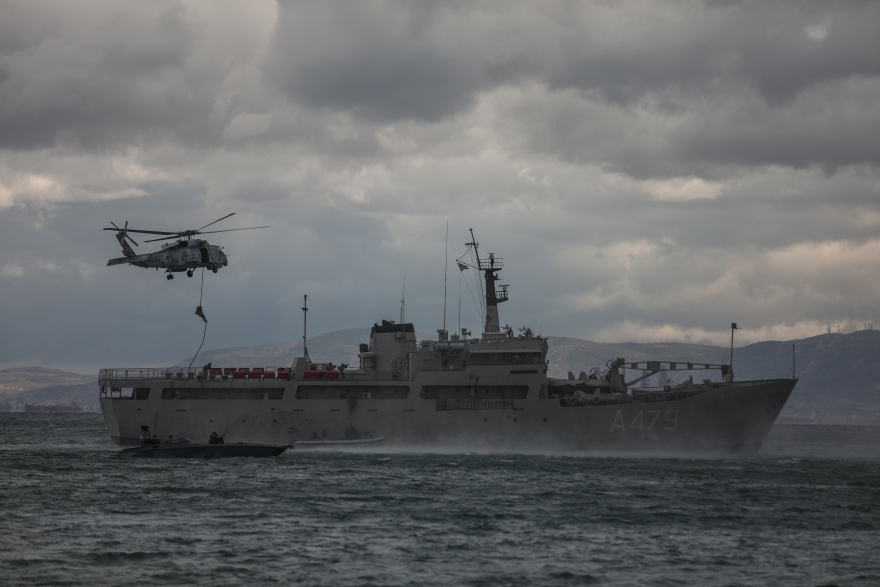 «Ηρακλής»: Εντυπωσιακές εικόνες από τις ειδικές επιχειρήσεις των Ενόπλων Δυνάμεων Ελλάδας, Αιγύπτου, ΗΑΕ, Σαουδικής Αραβίας