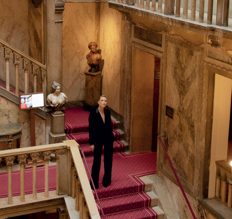 Η Βίκυ Καγιά... μετά το GNTM: Στο «κόκκινο χαλί» του Αρμάνι και στην πρόκληση του Dancing with the Stars