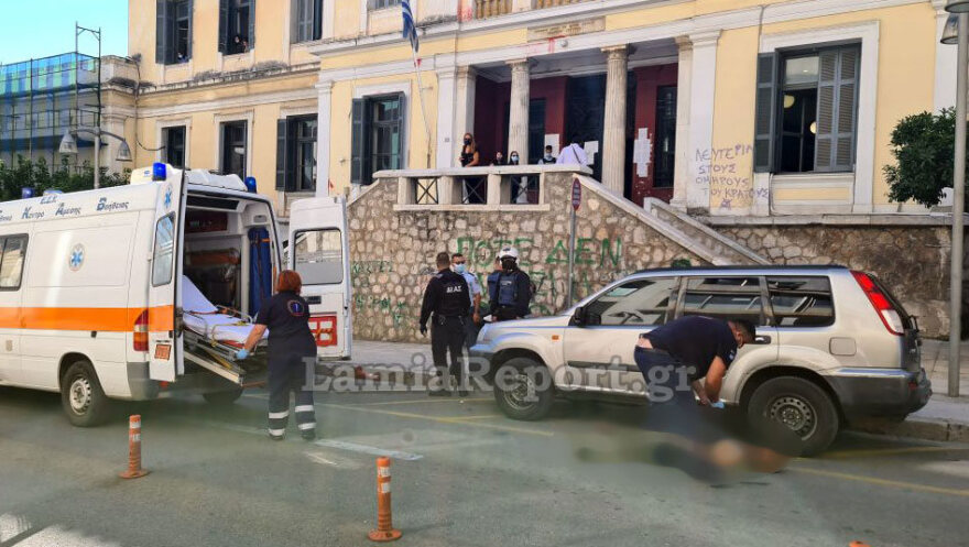 Λαμία: Πήγε να αυτοκτονήσει με ξυράφι στο κέντρο της πόλης