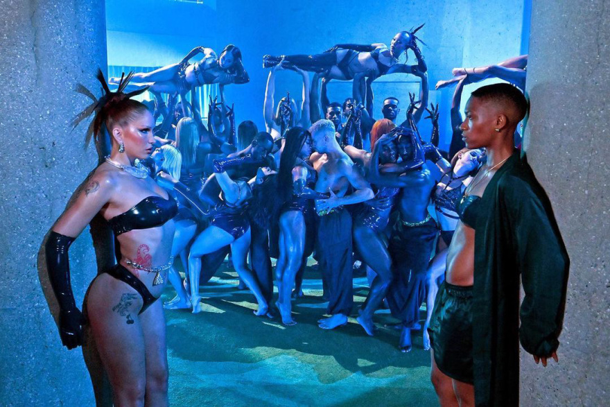 Πιο σέξι, πιο άγρια, πιο γυναίκα... «σεισμός» από το Savage x Fenty show της Rihanna - Δείτε φωτογραφίες