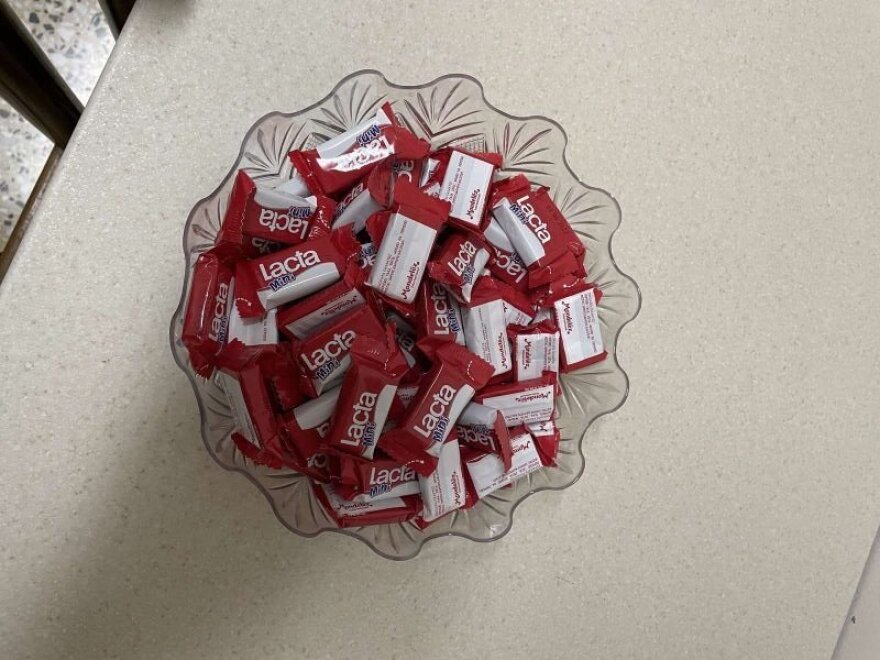 Μητροπολίτης «τρολάρει» αντιεμβολιαστές: Έβγαλε ανακοίνωση για «πανελλαδική συγκέντρωση»... 48 ατόμων και τους κέρασε σοκολατάκια!