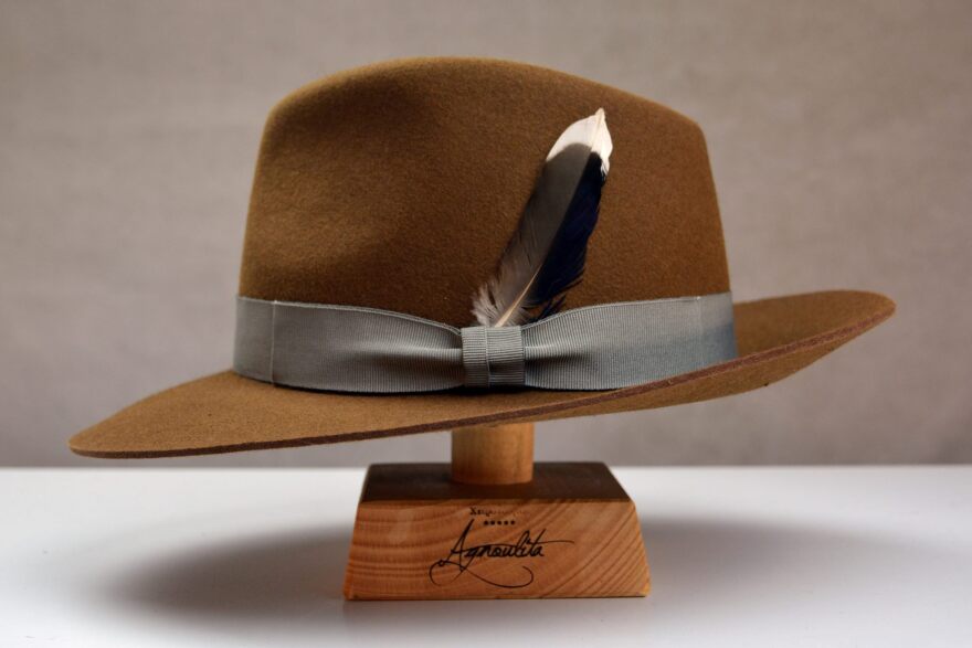 Ένα ελληνικό κατάστημα με χειροποίητα καπέλα στα καλύτερα του Amazon - Το λάτρεψε ακόμα και η Σελίν Ντιόν!