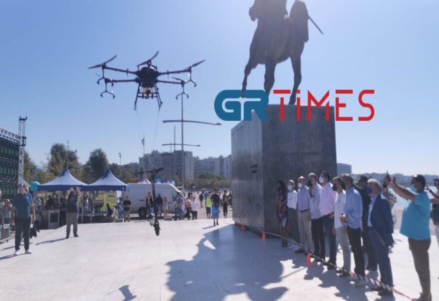 Με drone που μεταφέρουν… πατίνια και ηλεκτρικά οχήματα το «Voltάρω» στη Θεσσαλονίκη - Δείτε βίντεο