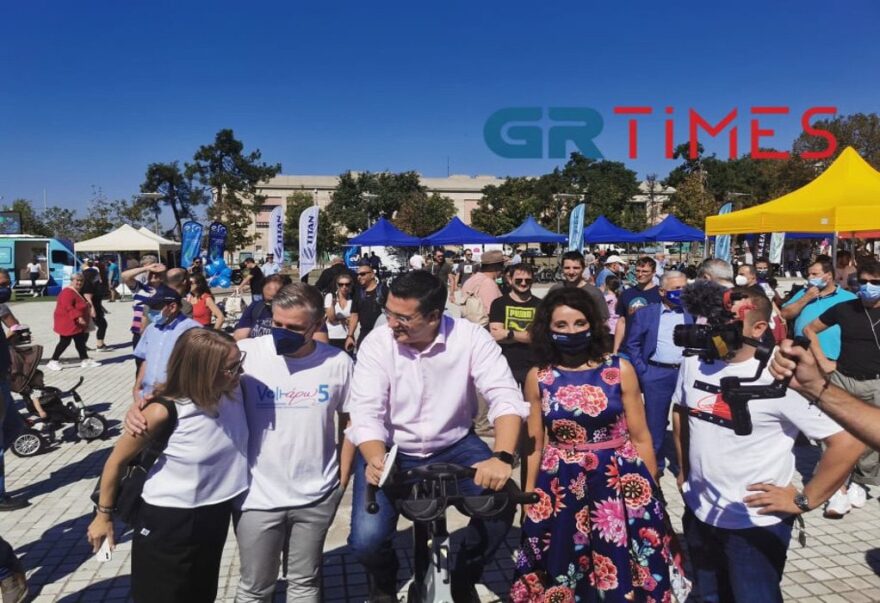 Με drone που μεταφέρουν… πατίνια και ηλεκτρικά οχήματα το «Voltάρω» στη Θεσσαλονίκη - Δείτε βίντεο