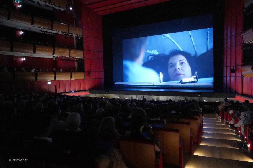 Η Μαρίνα Αμπράμοβιτς καταχειροκροτήθηκε από το ελληνικό κοινό ως Μαρία Κάλλας - Βίντεο και φωτογραφίες