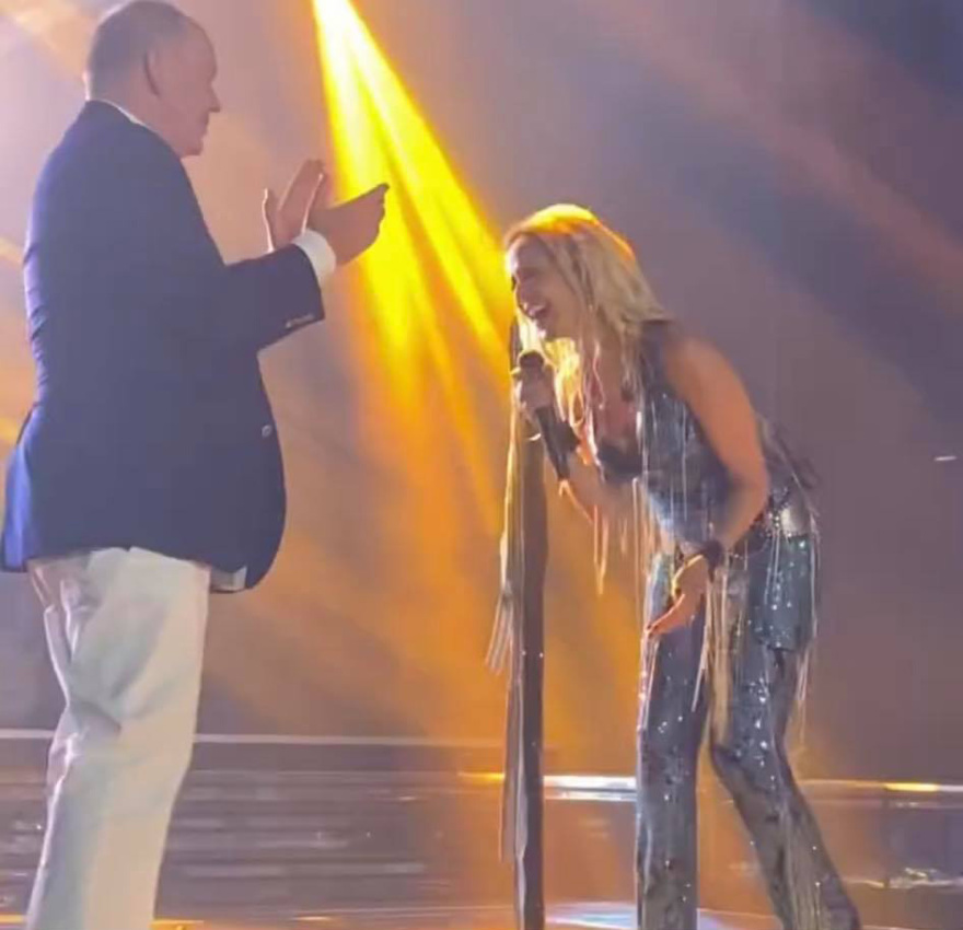 Δείτε βίντεο: Η Άννα Βίσση χορεύει με τον πρίγκιπα Αλβέρτο στο Μονακό