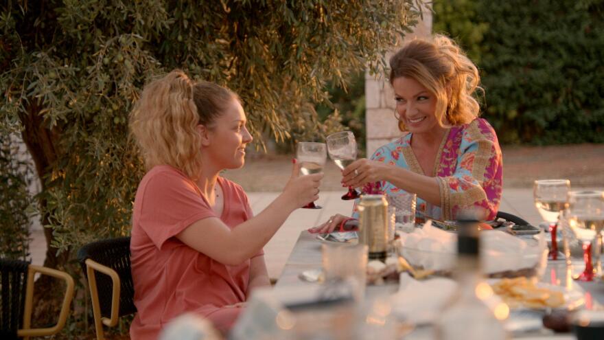 «Άσε μας ρε μαμά»: Ο Μάριος Αθανασίου μιλάει για τον ρόλο του Δημήτρη - «Δίνω σημασία πρώτα στο σενάριο»