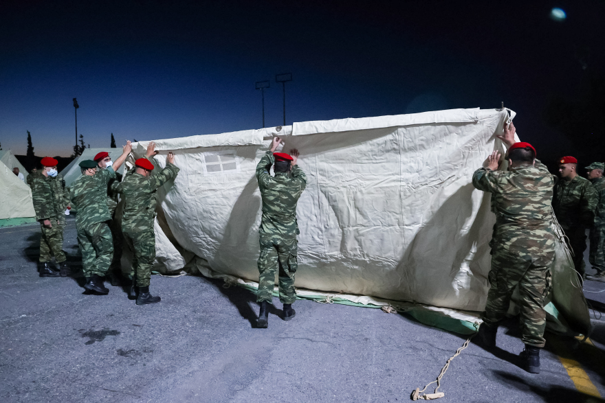 Σεισμός στην Κρήτη: Δύσκολη νύχτα για τους κατοίκους στο Αρκαλοχώρι - Θα κοιμηθούν σε σκηνές