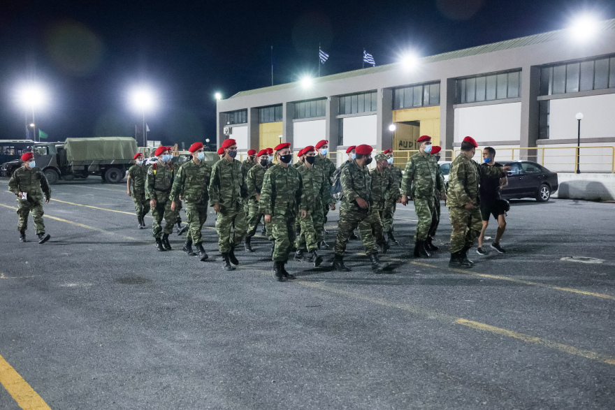 Σεισμός στην Κρήτη: Δύσκολη νύχτα για τους κατοίκους στο Αρκαλοχώρι - Θα κοιμηθούν σε σκηνές