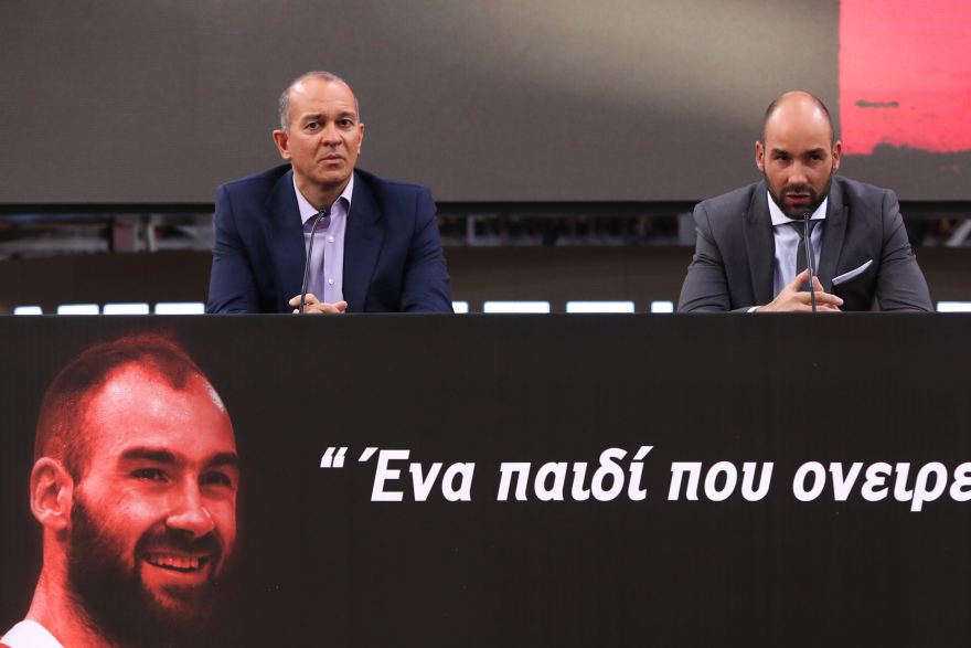 Συγκίνηση στο ΣΕΦ στο «αντίο» του Βασίλη Σπανούλη - «Το 2010 άλλαξε η δική μου ιστορία»