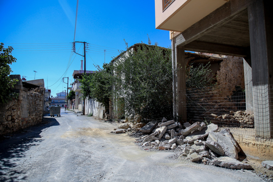 Σεισμός στην Κρήτη - Αρκαλοχώρι: Ένα ολόκληρο χωριό καταστράφηκε 