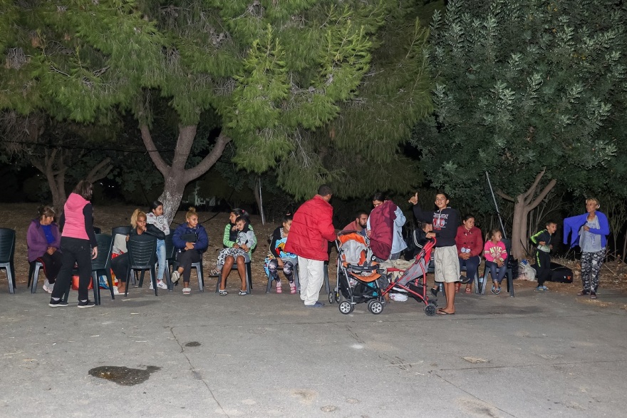 Σεισμός στην Κρήτη: Δύσκολη νύχτα για τους κατοίκους στο Αρκαλοχώρι - Θα κοιμηθούν σε σκηνές