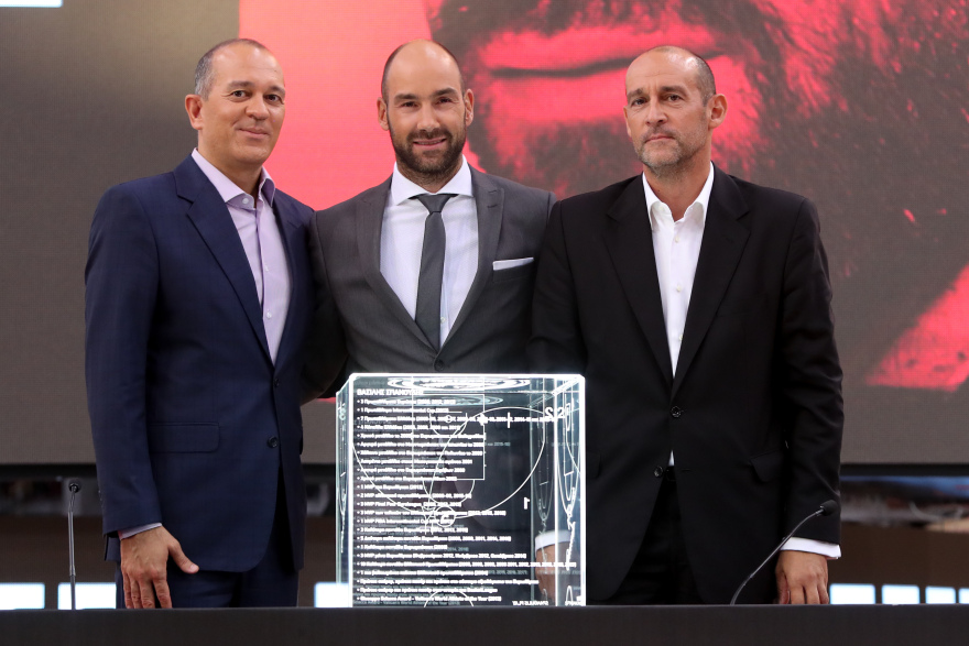 Συγκίνηση στο ΣΕΦ στο «αντίο» του Βασίλη Σπανούλη - «Το 2010 άλλαξε η δική μου ιστορία»