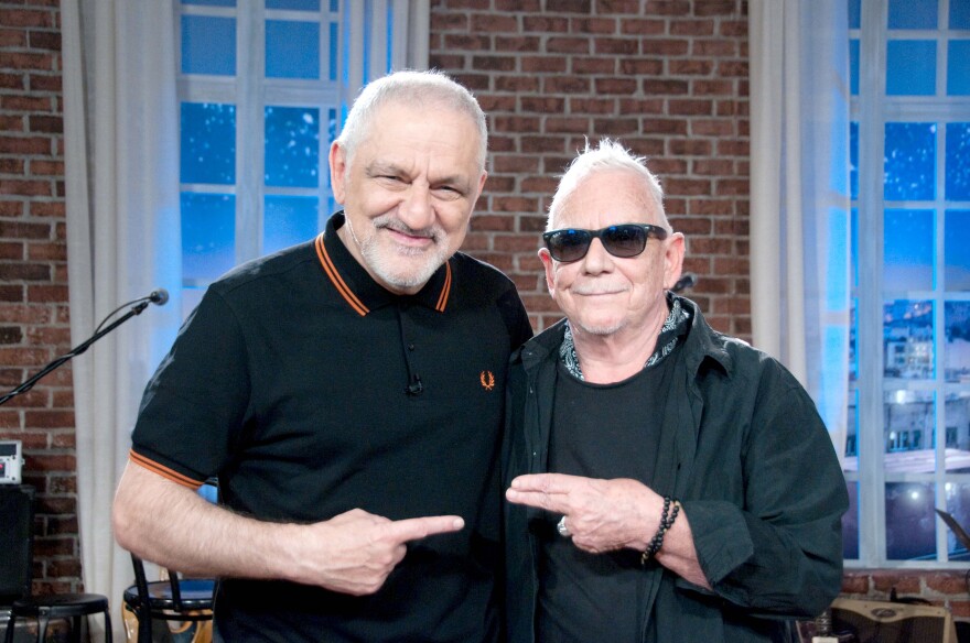 Το «Μουσικό Κουτί» κάνει πρεμιέρα με τον θρύλο της ροκ, Έρικ Μπάρντον - Δείτε αποσπάσματα