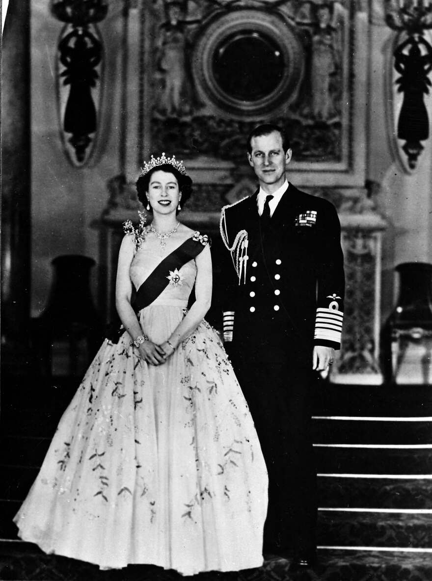 Αποκαλύψεις για τον «κόκκινο» Φίλιππο: Εκτός από γυναικάς, ο δούκας του Εδιμβούργου ήταν και... σοσιαλιστής!