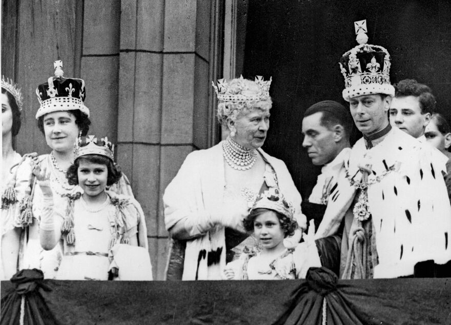 Αποκαλύψεις για τον «κόκκινο» Φίλιππο: Εκτός από γυναικάς, ο δούκας του Εδιμβούργου ήταν και... σοσιαλιστής!