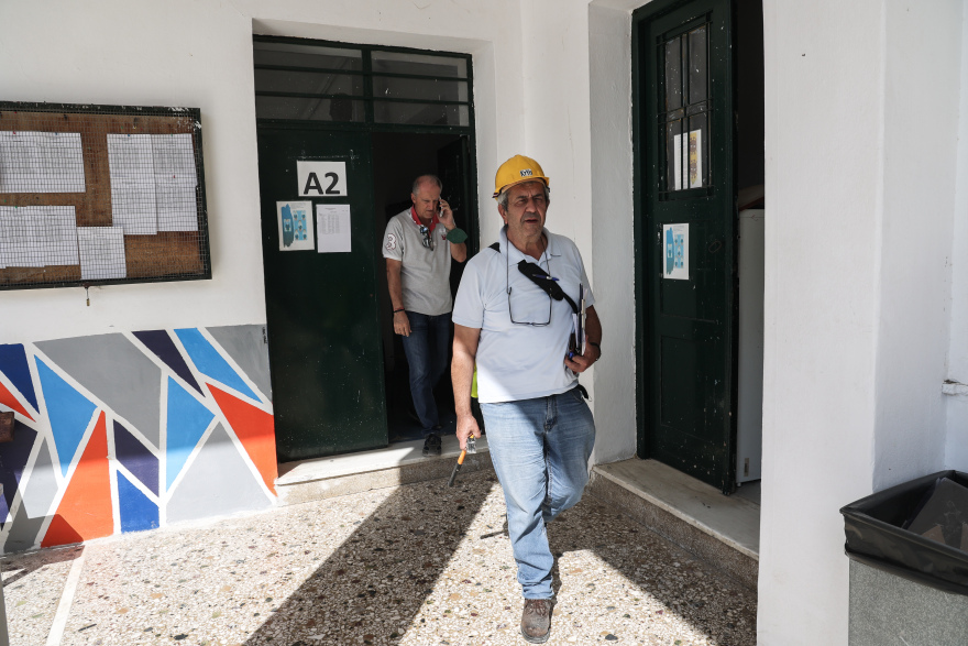 Σεισμός στην Κρήτη: Ξεκίνησαν οι αυτοψίες από μηχανικούς στο Αρκαλοχώρι - Δείτε φωτογραφίες