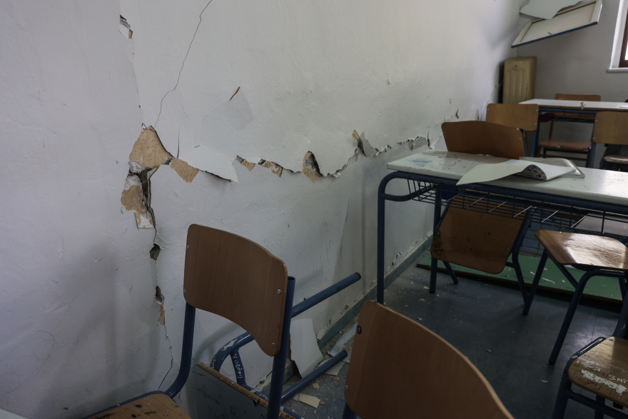 Σεισμός στην Κρήτη: Ξεκίνησαν οι αυτοψίες από μηχανικούς στο Αρκαλοχώρι - Δείτε φωτογραφίες