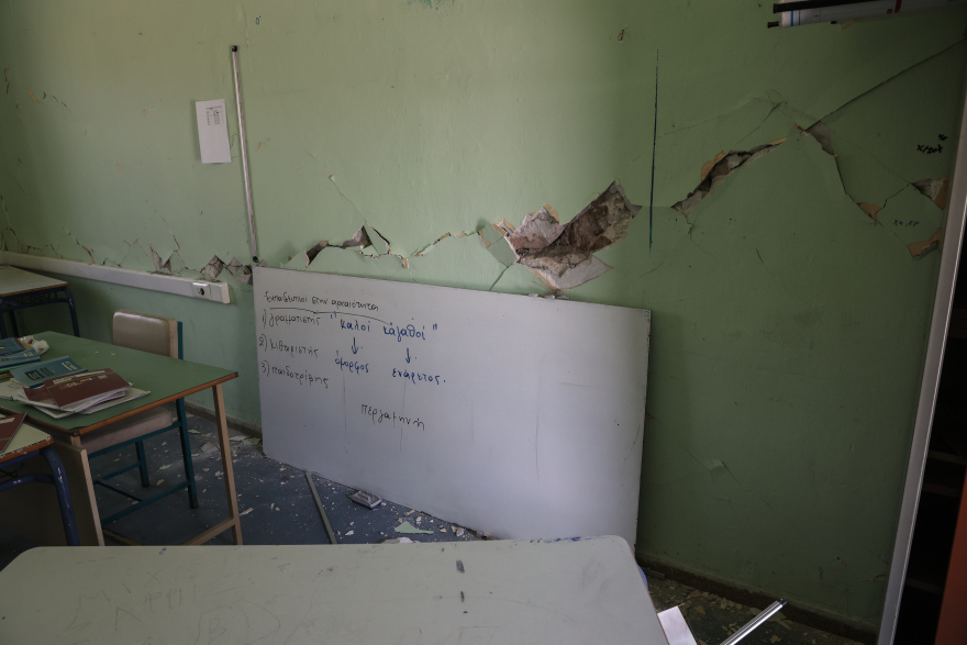 Σεισμός στην Κρήτη: Ξεκίνησαν οι αυτοψίες από μηχανικούς στο Αρκαλοχώρι - Δείτε φωτογραφίες