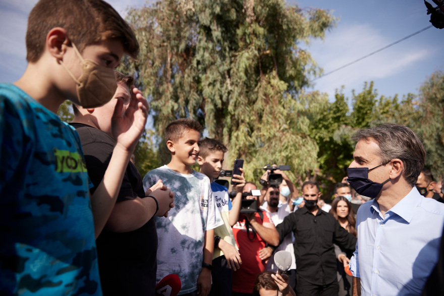 Στην Κρήτη ο Μητσοτάκης: Άμεσα 20.000 ευρώ σε όσους έχασαν τα σπίτια τους - Στήριξη σε επιχειρήσεις