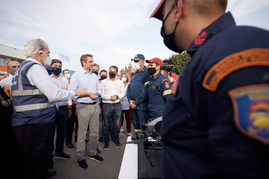 Στην Κρήτη ο Μητσοτάκης: Άμεσα 20.000 ευρώ σε όσους έχασαν τα σπίτια τους - Στήριξη σε επιχειρήσεις