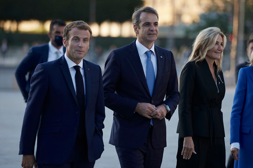 Μητσοτάκης και Μακρόν στο Λούβρο: «Ιστορία αγάπης» η σχέση των δύο χωρών, λέει ο Γάλλος πρόεδρος - Δείτε φωτογραφίες