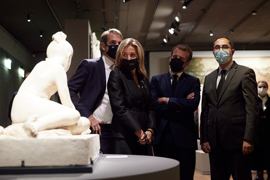 Μητσοτάκης και Μακρόν στο Λούβρο: «Ιστορία αγάπης» η σχέση των δύο χωρών, λέει ο Γάλλος πρόεδρος - Δείτε φωτογραφίες