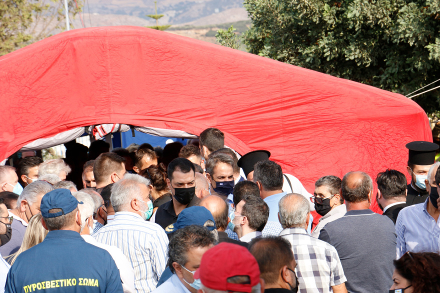 Στην Κρήτη ο Μητσοτάκης: Άμεσα 20.000 ευρώ σε όσους έχασαν τα σπίτια τους - Στήριξη σε επιχειρήσεις