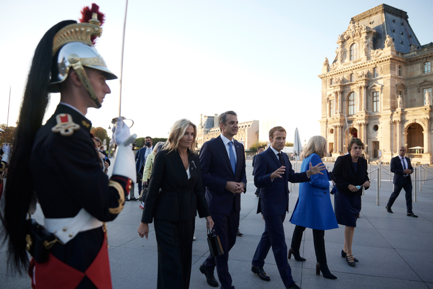 Μητσοτάκης και Μακρόν δίνουν σάρκα και οστά στο σύνθημα «Ελλάς - Γαλλία - Συμμαχία»