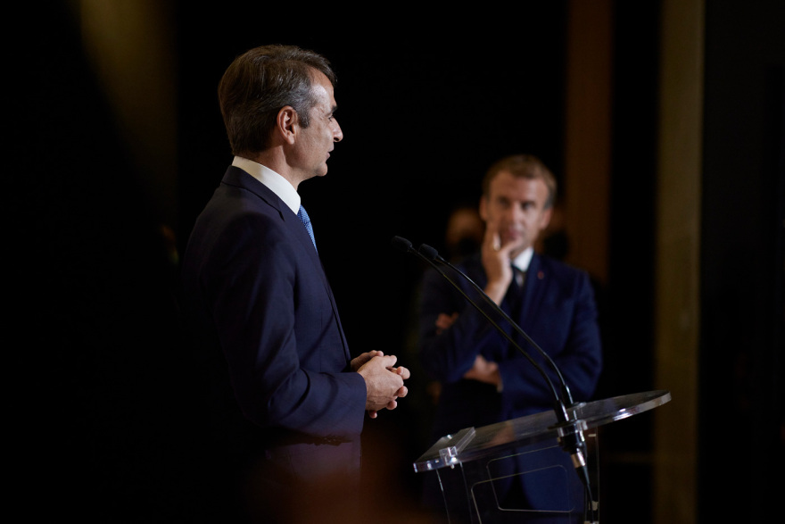 Μητσοτάκης και Μακρόν δίνουν σάρκα και οστά στο σύνθημα «Ελλάς - Γαλλία - Συμμαχία»