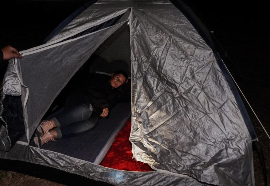 Σεισμός στην Κρήτη: Για δεύτερη νύχτα στις σκηνές οι κάτοικοι στο Αρκαλοχώρι - Τι έδειξε η πρώτη αυτοψία στα κτήρια 