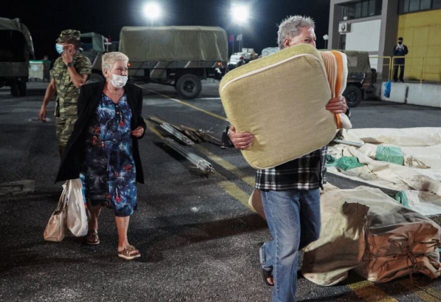 Σεισμός στην Κρήτη: Για δεύτερη νύχτα στις σκηνές οι κάτοικοι στο Αρκαλοχώρι - Τι έδειξε η πρώτη αυτοψία στα κτήρια 