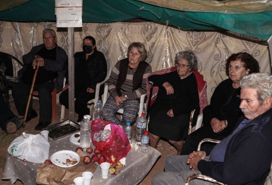 Σεισμός στην Κρήτη: Για δεύτερη νύχτα στις σκηνές οι κάτοικοι στο Αρκαλοχώρι - Τι έδειξε η πρώτη αυτοψία στα κτήρια 